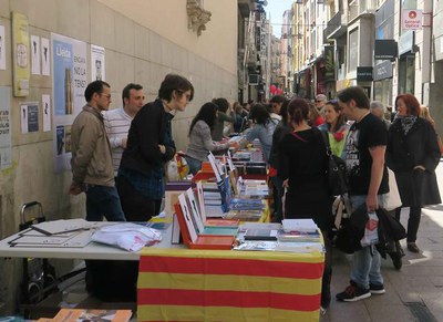 Les parades de llibres i roses han omplert els carrers de Lleida.