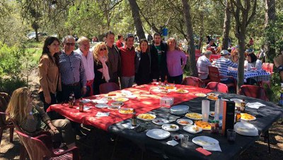 El dinar s'ha fet al voltant de l'ermita.