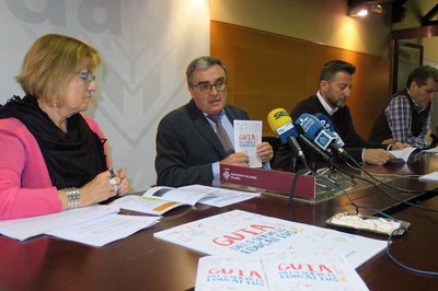 La presentació de la Guia dels Serveis Educatius de la Paeria s’ha fet el mateix dia que s’obre el període de preinscripció i matrícula de les escole….