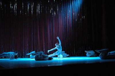 El Teatre Municipal de l’Escorxador ha acollit l'espectacle Entre o eu o mundo, a càrrec de la companyia brasilera Giro8 CIA. DE DANÇA.