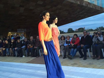 La desfilada ha tingut lloc a la plaça de la Llotja.