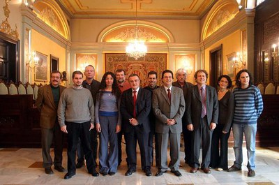 L'alcalde, el president de la Diputació, els guanyadors i els jurats dels premis literaris 2004.