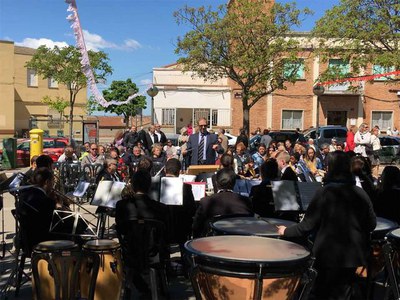 La Banda Municipal de Lleida ha ofert un concert a la plaça de l'església.