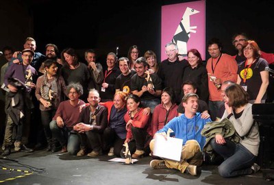 Foto de família de tots els guardonats a la Fira de Titelles.