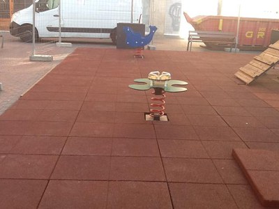 Fèlix Larrosa ha explicat que la seguretat de les zones de joc és prioritària per a l’equip de govern i, per aquest motiu, es realitza un manteniment….