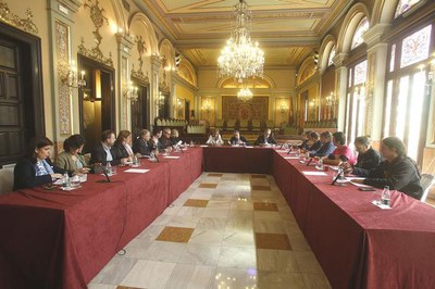 En la reunió de la Junta de Portaveus s'ha acordat garantir els drets d’habitatge i de serveis públics bàsics de tots els ciutadans.