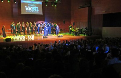 Gospel i pop en el repertotri que Veus.kat ha ofert a l'Auditori, per les festes de la ciutat.