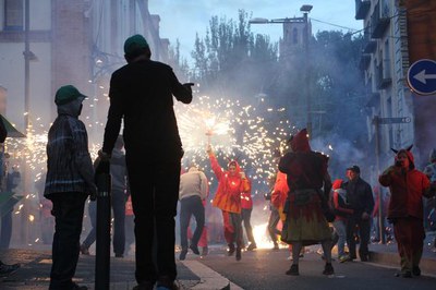 Correfoc de diables, pel Centre Històric de la ciutat.