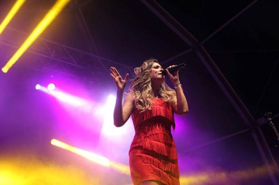 Lorena va actuar a l'escenari central dels Camps Elisis.