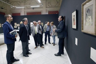 Una representació de la Corporació Municipal ha assistit a la visita de l'exposició de Xavier Gosé al Museu d'Art Jaume Morera, guiada pel seu direct….
