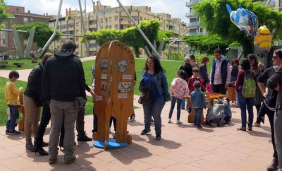 Els jocs de carrer de Tombs Creatius s'han instal·lat a la plaça Blas Infante.
