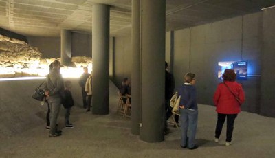 Un audiovisual ha permès seguir l'evolució històrica de les muralles en el mateix indret.