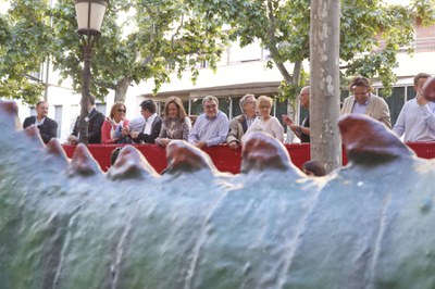 La corporació municipal ha assistit a la Batalla de Flors a la rambla Ferran.