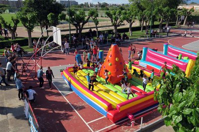 A més a més de curses, hi ha hagut inflables i xocolatada pels menuts.