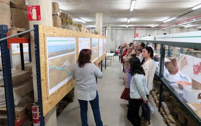 Els visitants han conegut les excavacions realitzades a la ciutat.