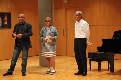 La tinent d'alcalde Montse Parra amb el director del Conservatori i Escola Municipal de Música, Josep Lluís Boix, a la cloenda dels  Itineraris Music….
