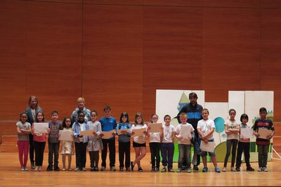 La tinent d’alcalde i regidora d’Educació, Montse Parra, ha presidit l’acte i ha estat l’encarregada de lliurar als guanyadors els premis, que consis….