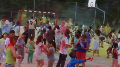 La festa ha tingut lloc a la pista esportiva annexa de l’Institut Castell dels Templers.