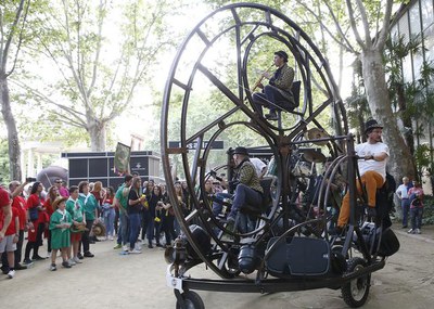 La rua de Rodafonio ha estat una gran atracció a l'inici de l'Aplec.