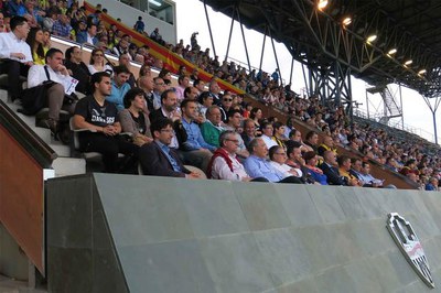 L'alcalde Ros i diversos regidors de la corporació han animat l'equip des de la llotja del Camp d'Esports.