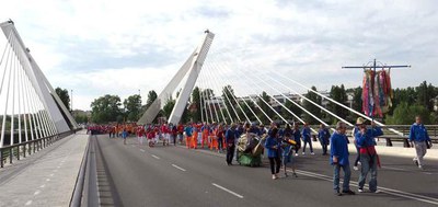 El Pont de Príncep de Viana, una de les dues rutes de la cercavila de les colles.