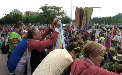La tercera jornada de l'Aplec ha començat amb la imposició d'escarapel·les.