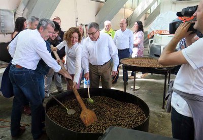 Meritxell Batet va estar acompanyada ahir per l'alcalde Ros durant la seva estada a l'Aplec.