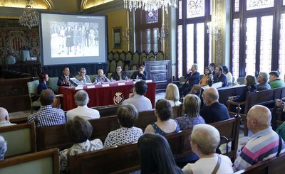 El Saló de Sessions s'ha omplert en la presentació del llibre “L’Abans. Recull gràfic de Lleida (1860-1982)”.