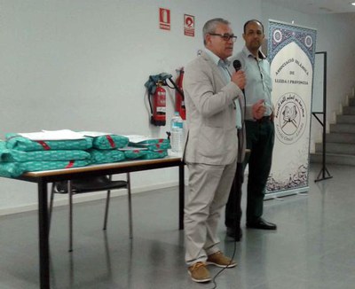 El regidor Joan Gomez ha lliurat els diplomes als alumnes de l'escola.