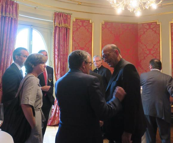 L'alcalde Àngel Ros ha saludat l' Arquebisbe de Barcelona, Mons. Juan Josep Omella.