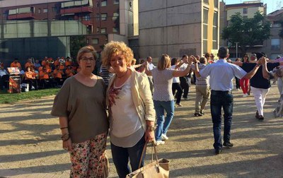 L'acte i la ballada s'ha fet a l'exterior del Centre Cívic de Balàfia.