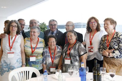El paer en cap, amb donants de sang, a la Llotja de Lleida.