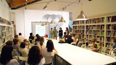 La publicació “Creativitat, aprenentatge, experiència, joc...” recull els 10 anys (2004-2014) de la iniciativa ‘Els més petits visiten la Panera!’.