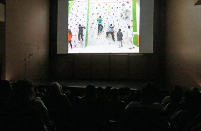 A l'acte de cloenda de les Ciberaules Municipals s'han projectat diversos vídeos amb imatges de les activitats que s'han fet durant el curs.