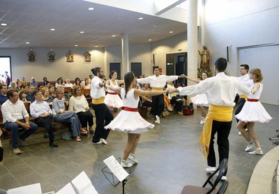 Actuació del Grup Sardanista Montserrat en l'inici de la Festa Major de Cappont.
