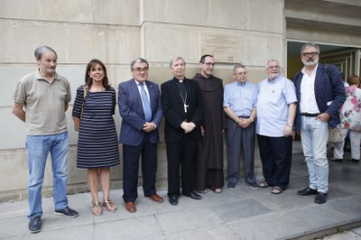 Inauguració d’una placa commemorativa a la Plaça de les Missions i missa d’homenatge en el seu record.