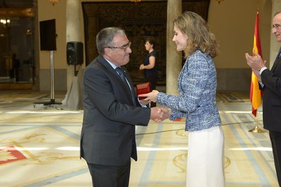 El moment del lliurament del Premi Reina Letizia a la ciutat de Lleida.