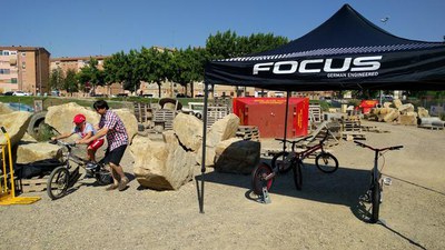 El Club Biketrial Pardinyes va fer una demostració de biketrial i va ensenyar les instal·lacions del Biketrial Park.