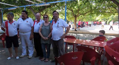 La regidora Montse Parra amb els directius i organitzadors del torneig.