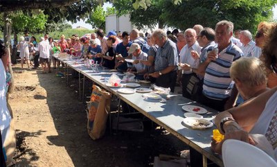 Els veïns i veïnes han agafat força amb un esmorzar abans de la Transsèquia.