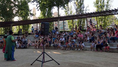 Les actuacions tenen lloc a l'amfiteatre dels Camps Elisis.