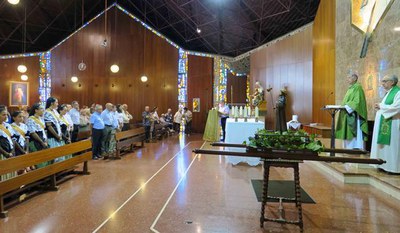 La missa de festa major de l'AV Jaume I, oficiada pel bisbe de Lleida.