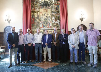 Durant les tres setmanes de la cessió de la construcció, els voluntaris del Banc dels Aliments de Lleida podran disposar del pavelló per emmagatzemar….