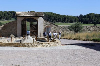 L'alcalde Ros, amb els tinents d'alcalde M.Mínguez, F.Larrosa i J.Gómez, ha visitat la Casa Gran de Sucs amb el president de l'EMD de Sucs, G. Boneu.