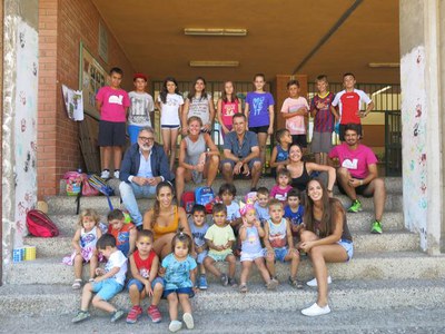 L'alcalde accidental, F.Larrosa, i al tinent d'alcalde M.Mínguez, han visitat aquest migdia les estades de l'Assoc. Hangar amb el president de l'AV, ….