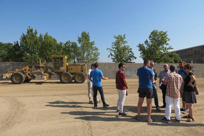 L'alcalde accidental, Fèlix Larrosa, ha visitat aquest matí les obres per condicionar un aparcament al costat de l'escola Sant Jordi.