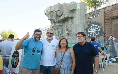 L'alcalde accidental, Fèlix Larrosa, i la regidora Cristina Simó amb els responsables de l'organització del Campionat.