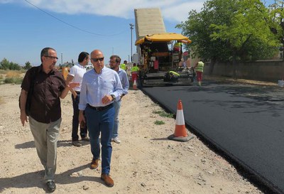 L'alcalde accidental, Rafael Peris, ha visitat aquest matí les obres de pavimentació del nou accés al Parc Científic.