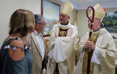 Àngel Ros i Rosa Pujol, amb el bisbe de Lleida, Salvador Giménez, i l'arquebisbe de Barcelona, Joan Josep Omella.