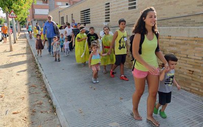 Rua dels nens i les nenes d'Estiu de Petits i Estiu de Joc, al voltant de l'Escola Bressol Balàfia.